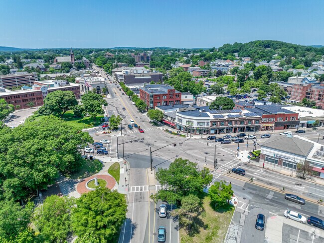 Watertown Square gives you easy access to major roads, including Mass Pike.