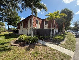 2221 White Pine Cir, Greenacres, FL 33415