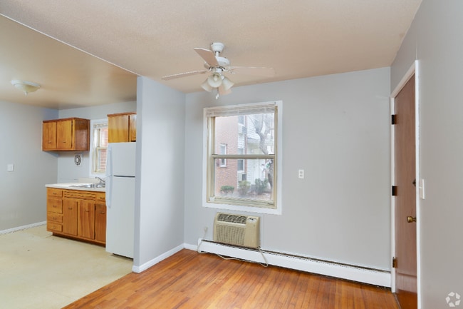 14 Revere Dr unit 1 Bedroom, Bloomfield, CT 06002 - photo 5