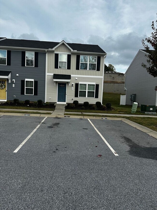 24 Tidworth Dr, Greer, SC 29651