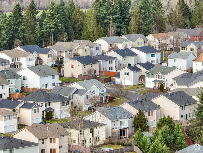 Rows of new construction homes in Peaceful streets in the Bonney Lake neighborhood.