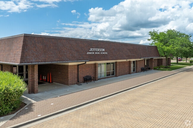Thomas Jefferson Middle School is the primary middle school in Woodridge.