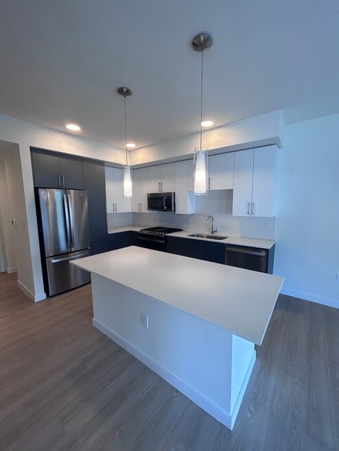 19601 NE 24th Ave unit B5, Miami, FL 33180 - photo 1