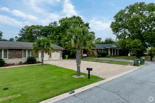 Various designs of homes can be found in Dentsville.