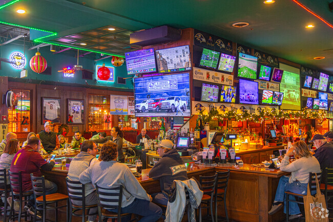 Come to Looney's Pub for great food, drinks, and entertainment.