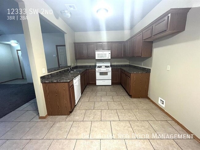 12333 SW 2nd St, Yukon, OK 73099 - photo 3