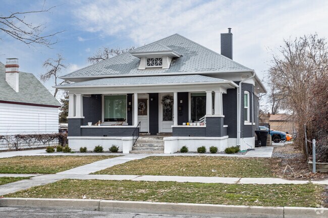 Well-maintained homes create a welcoming atmosphere in Riverside.