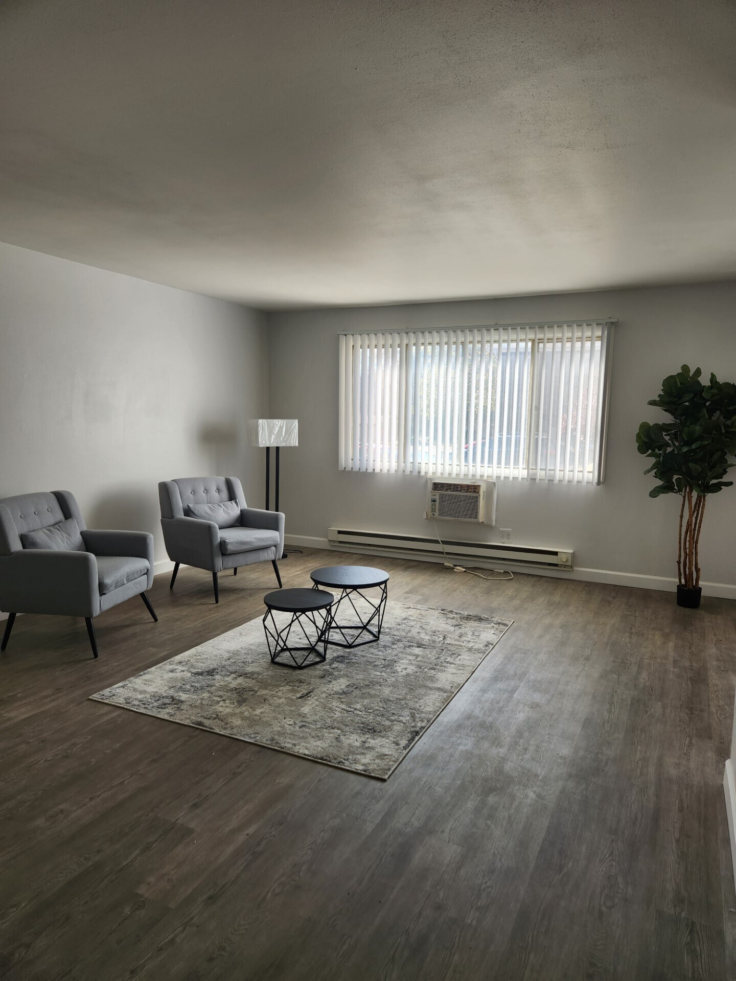 Creekview Apartments - 1st Month FREE!, Rockford, IL 61108 - photo 1