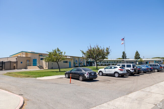 Mark Twain Elementary School has an overall B+ grade from Niche.