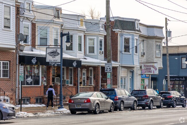 Walkable streets in The Flats lead to dining near Downtown Wilmington.