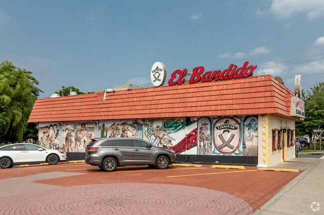 El Bandido: Not just tacos & enchiladas, great food in a better environment.