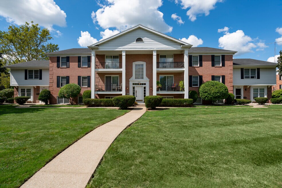 Cresthaven Apartments, Toledo, OH 43614 - photo 1