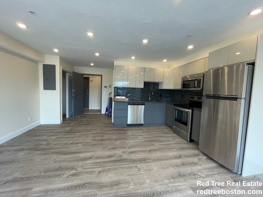 1016 Commonwealth Ave, Boston, MA 02215 - photo 1