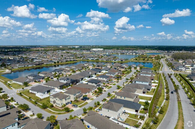 A large and clean gated community in Kissimmee Florida, Tapestry is comprised of single-family homes and townhomes.
