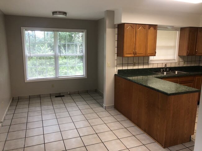 254 Sloans Grove Rd, Spartanburg, SC 29307 - photo 4