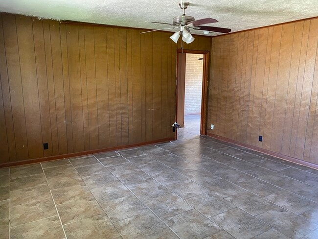 1033 Giovanni St unit 4, Lake Charles, LA 70601 - photo 3
