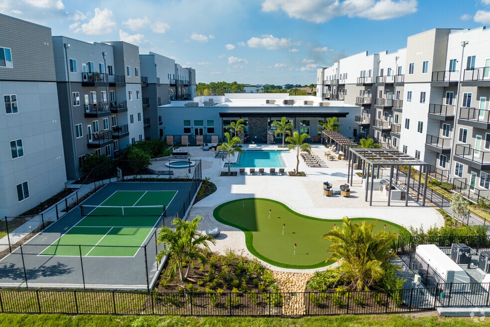 Parasol Melbourne, Melbourne, FL 32904 - photo 1