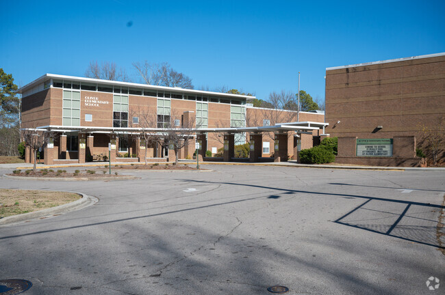 Oliver Elementary School has a student teacher ratio of 22:1.