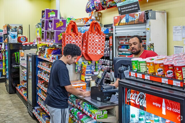 King Avenue Plus shoppers flock to Family Dollar for affordable home goods.