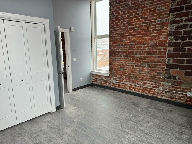 231 E Main St unit 201, Ottumwa, IA 52501 - photo 7