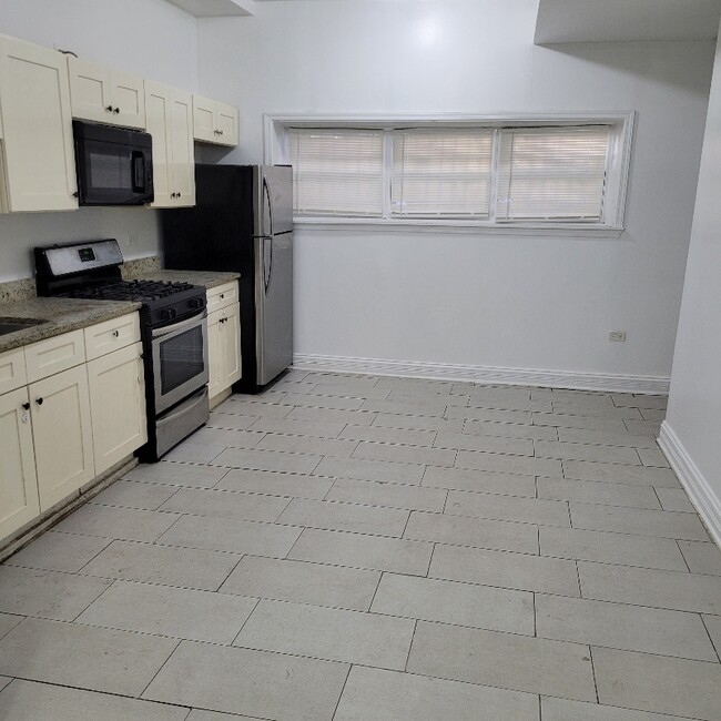 6751 S Clyde Ave unit Bsmt, Chicago, IL 60649 - photo 4