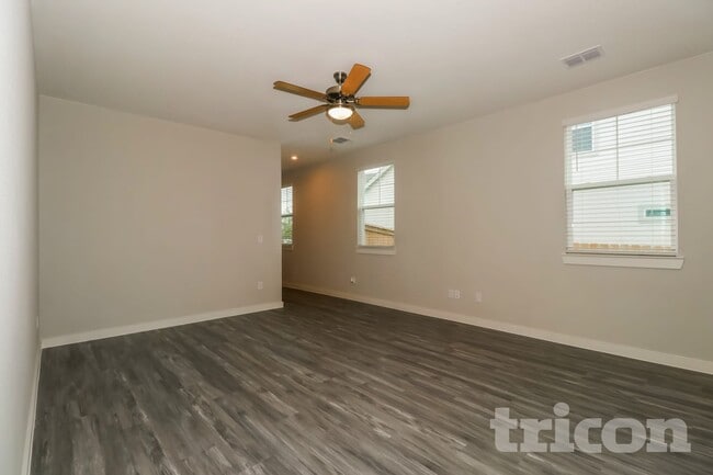 605 Raglands Rd, Leander, TX 78641 - photo 3