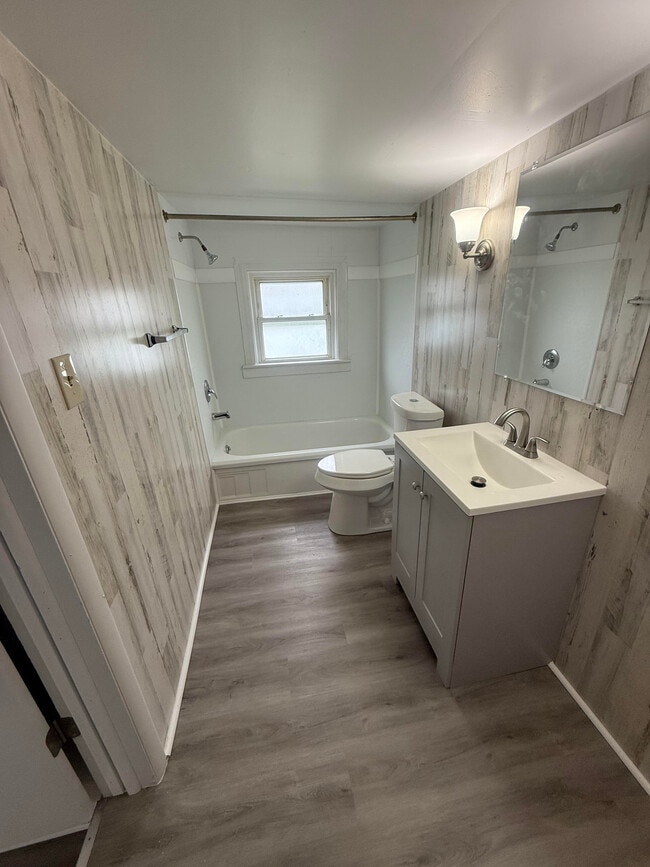 216 Neil St Unit upper, Sandusky, OH 44870