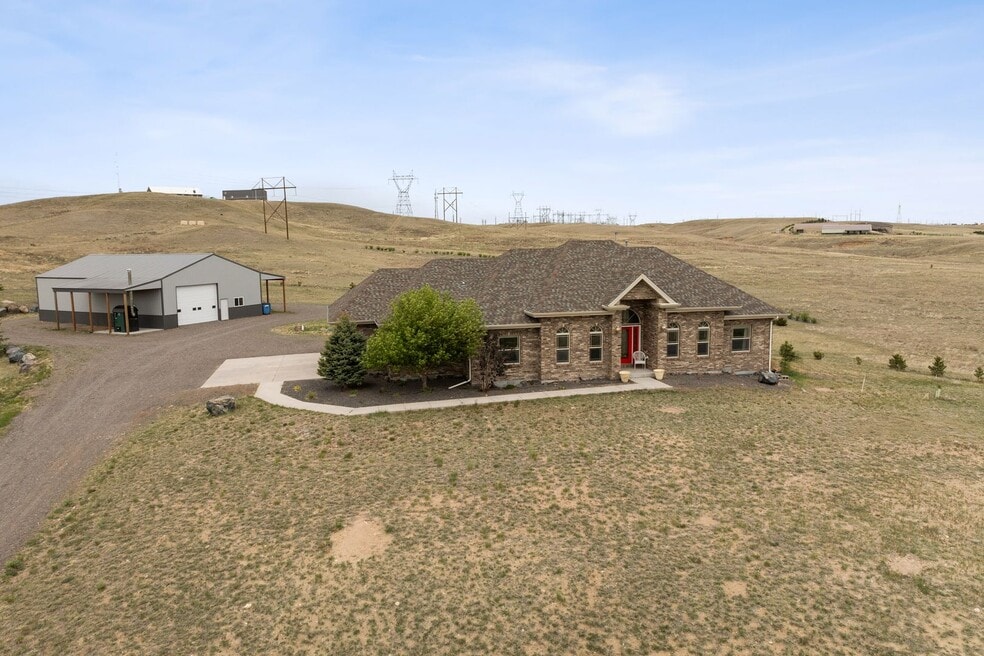 Executive 3-Bed Ranch Main Level - Private...