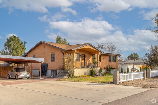 Ranch-style homes are common across Blende’s residential blocks.