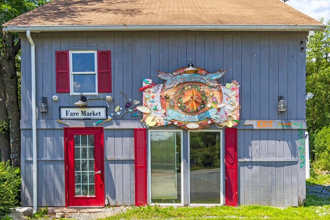 Discover fresh and unique products at Westtown Fare Market, serving restaurants in Minisink, NY.