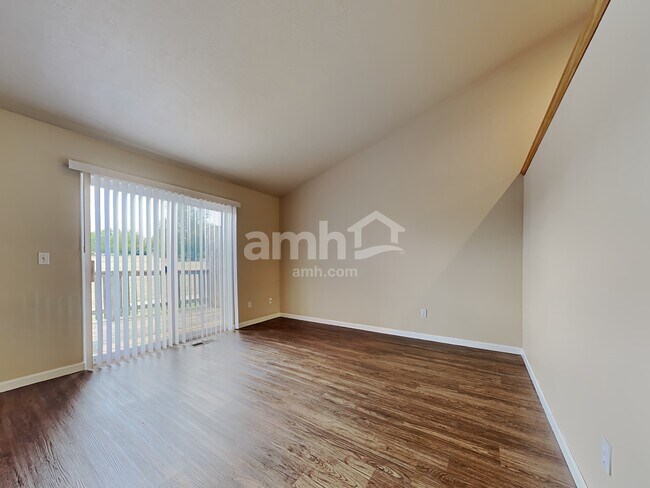 641 NW Meadows Dr, McMinnville, OR 97128 - photo 5