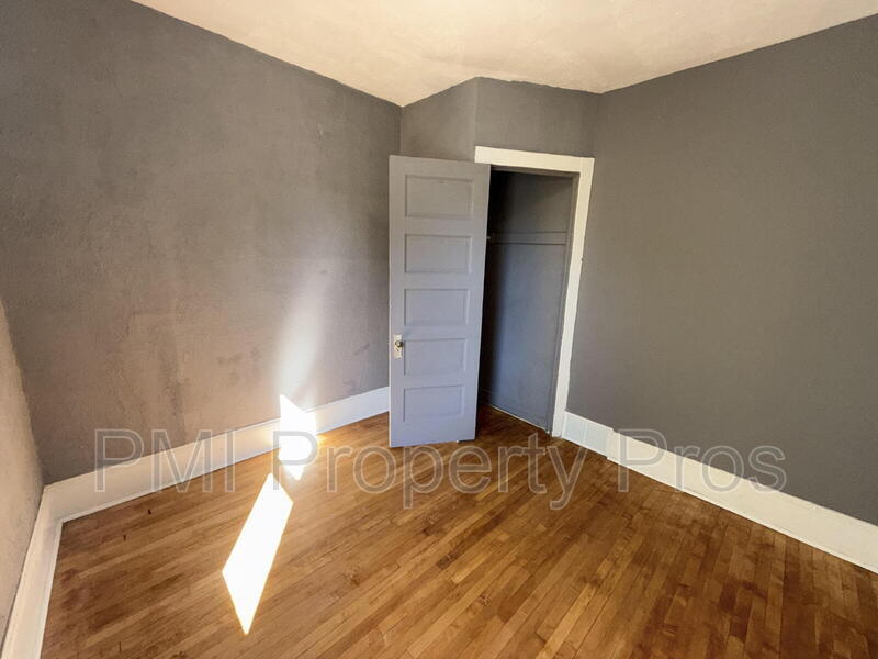 2575 N 34th St unit Upper, Milwaukee, WI 53210 - photo 1