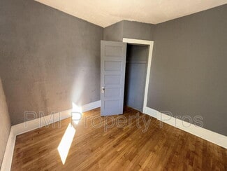 2575 N 34th St Unit Upper, Milwaukee, WI 53210