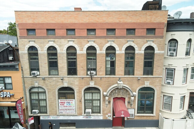 Gateway City Academy student drop off in Bay Ridge.