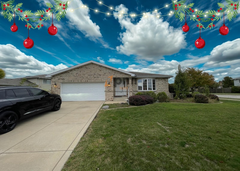 725 Seminary Dr, Dyer, IN 46311 - photo 1