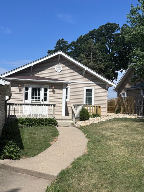 4 N Pistakee Lake Rd, Fox Lake, IL 60020 - photo 1