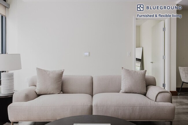 110 W Ocean Blvd unit FL-1-ID1366, Long Beach, CA 90802 - photo 2