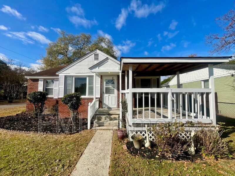 1215 Chevis St, Columbia, SC 29205 - photo 1