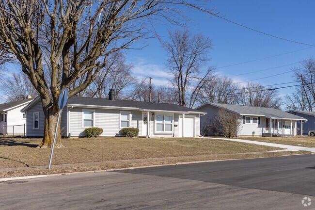 Simple Ranch homes along the streets of Sunnywest.