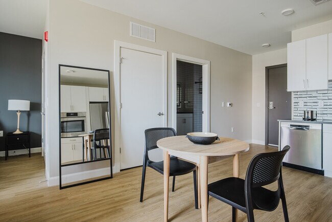 21 Charles St unit FL6-ID919, Cambridge, MA 02141 - photo 5