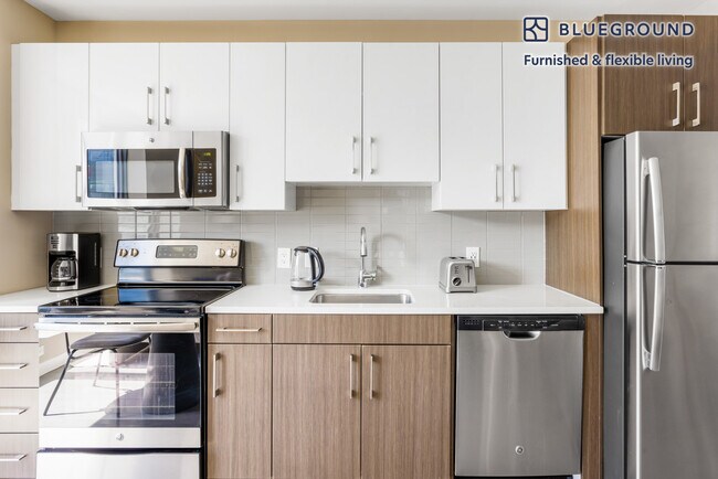 1 Nashua St unit FL16-ID702, Boston, MA 02114 - photo 5