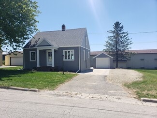 84 E North Water St, Algoma, WI 54201