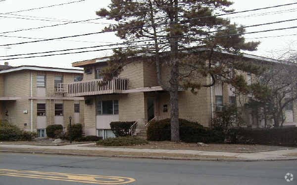 F & A Grand Assoc LLC, Palisades Park, NJ 07650 - photo 1