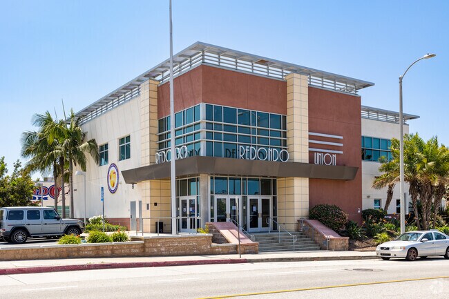 Redondo Union High School in Redondo Beach, CA is a Gold Ribbon School.