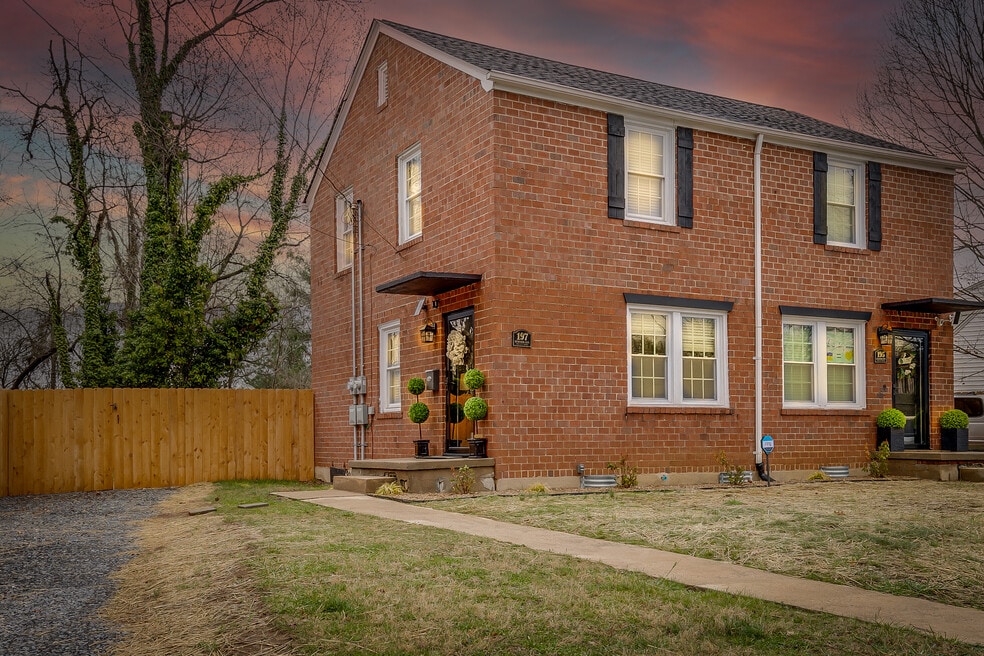 197 Seward Ave, Bristol, VA 24201 - photo 1