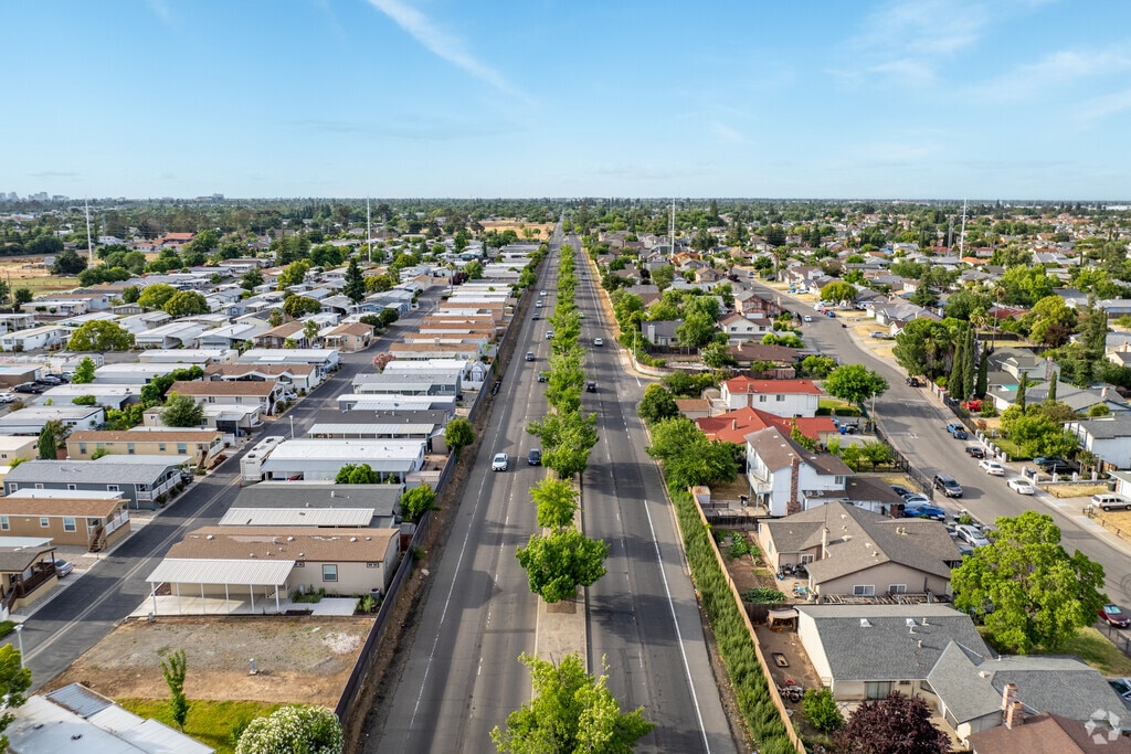 About Southeast Village Schools, Demographics, Things to Do