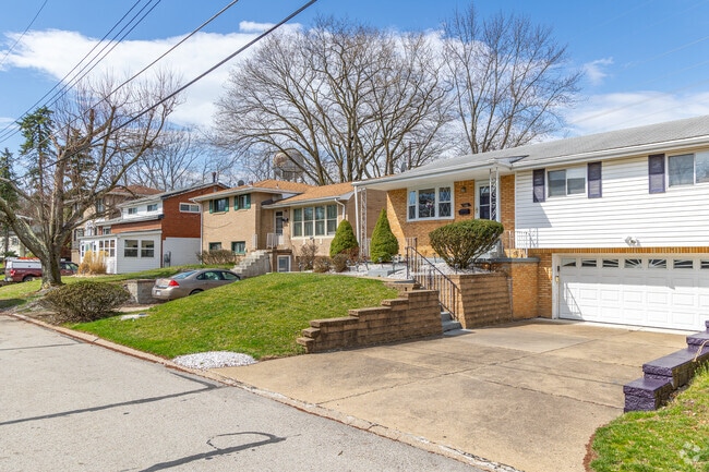 Split levels and ranch homes are a common find in Lincoln-Lemington-Belmar.