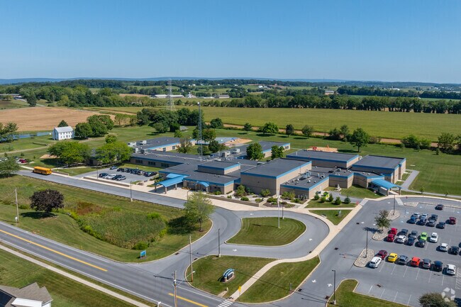 Union Canal Elementary School has 406 students receiving solid education.