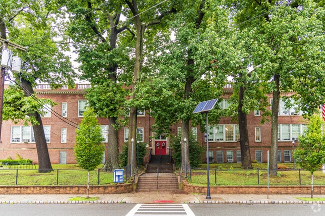 Renaissance Middle School opens its doors to students in 6-8 grades.