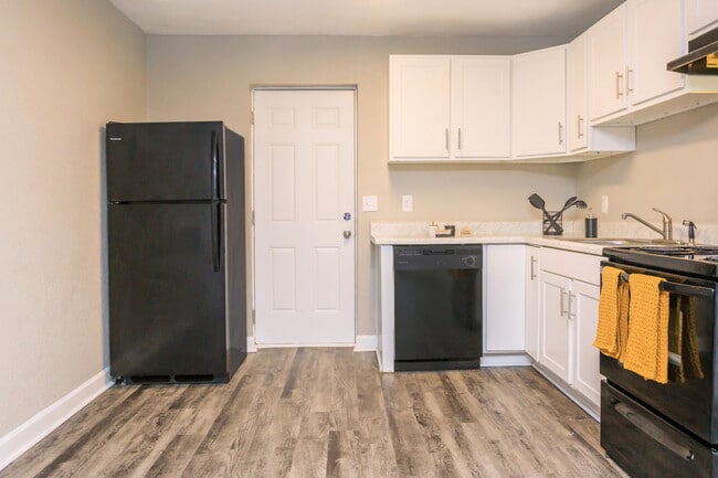 Retreat at the Park, Anderson, SC 29624 - photo 2